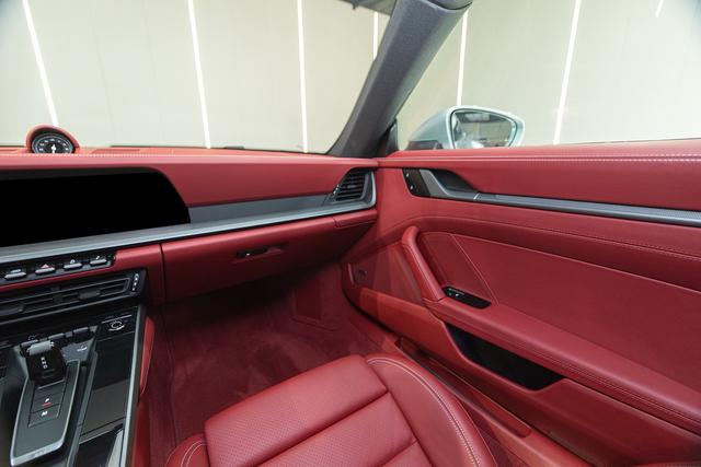 Porsche 911 2022 thumb 8