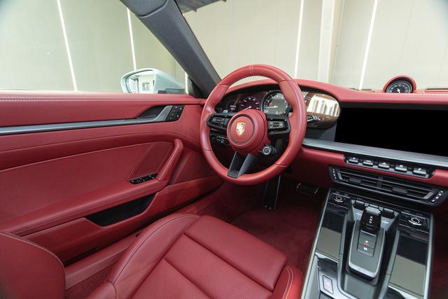 Porsche 911 2022 thumb 9