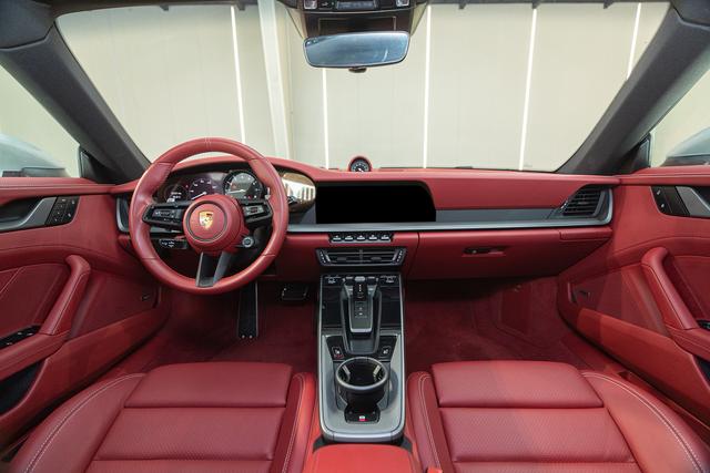 Porsche 911 2022 thumb 10