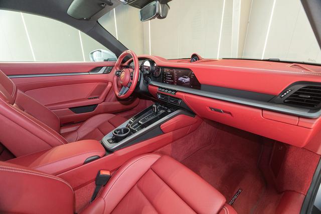 Porsche 911 2022 thumb 11