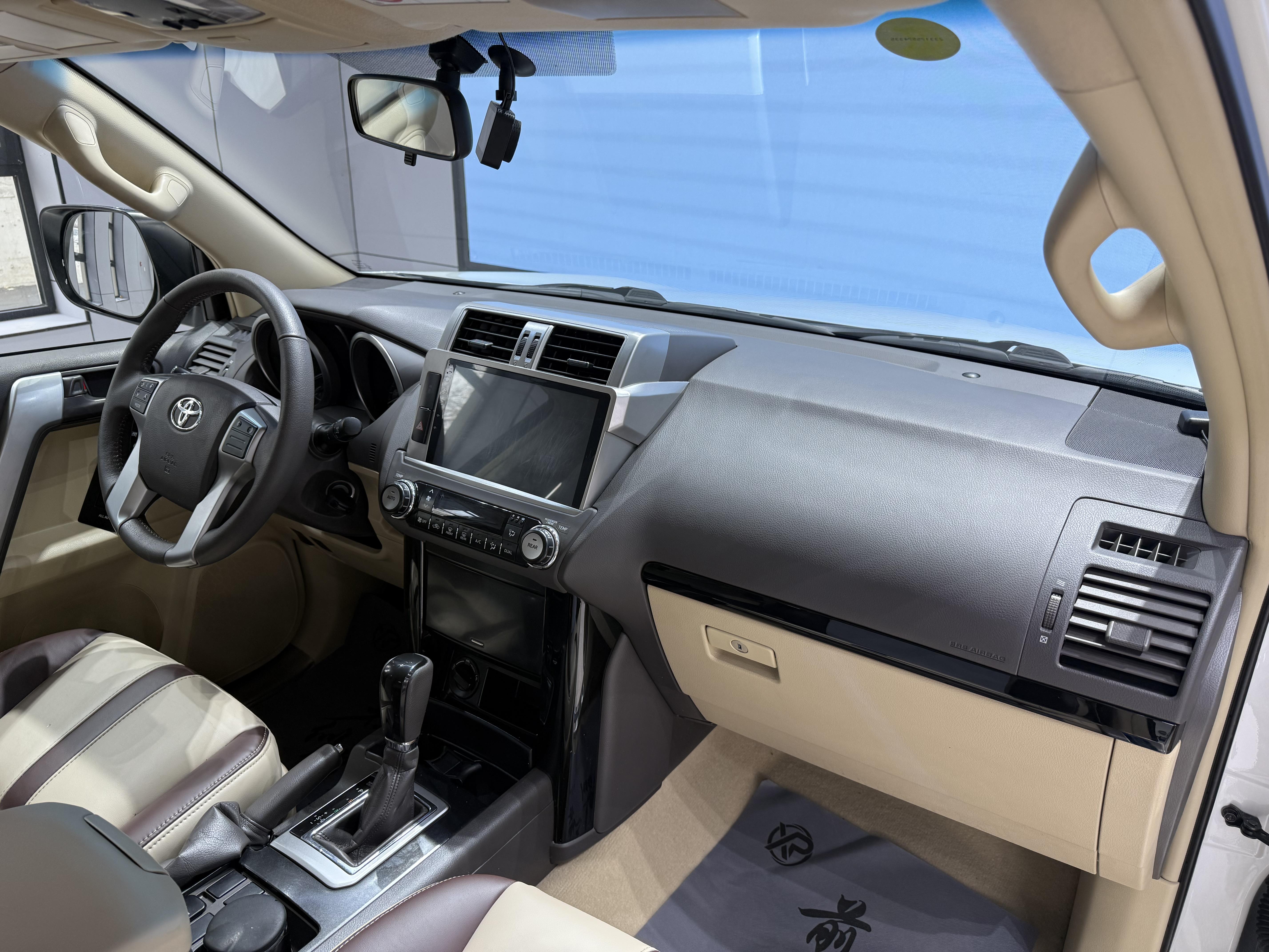 Toyota Land Cruiser Prado 2018 thumb 7