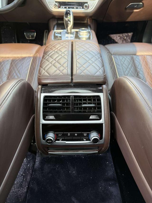 BMW 7 серии 2021 thumb 2