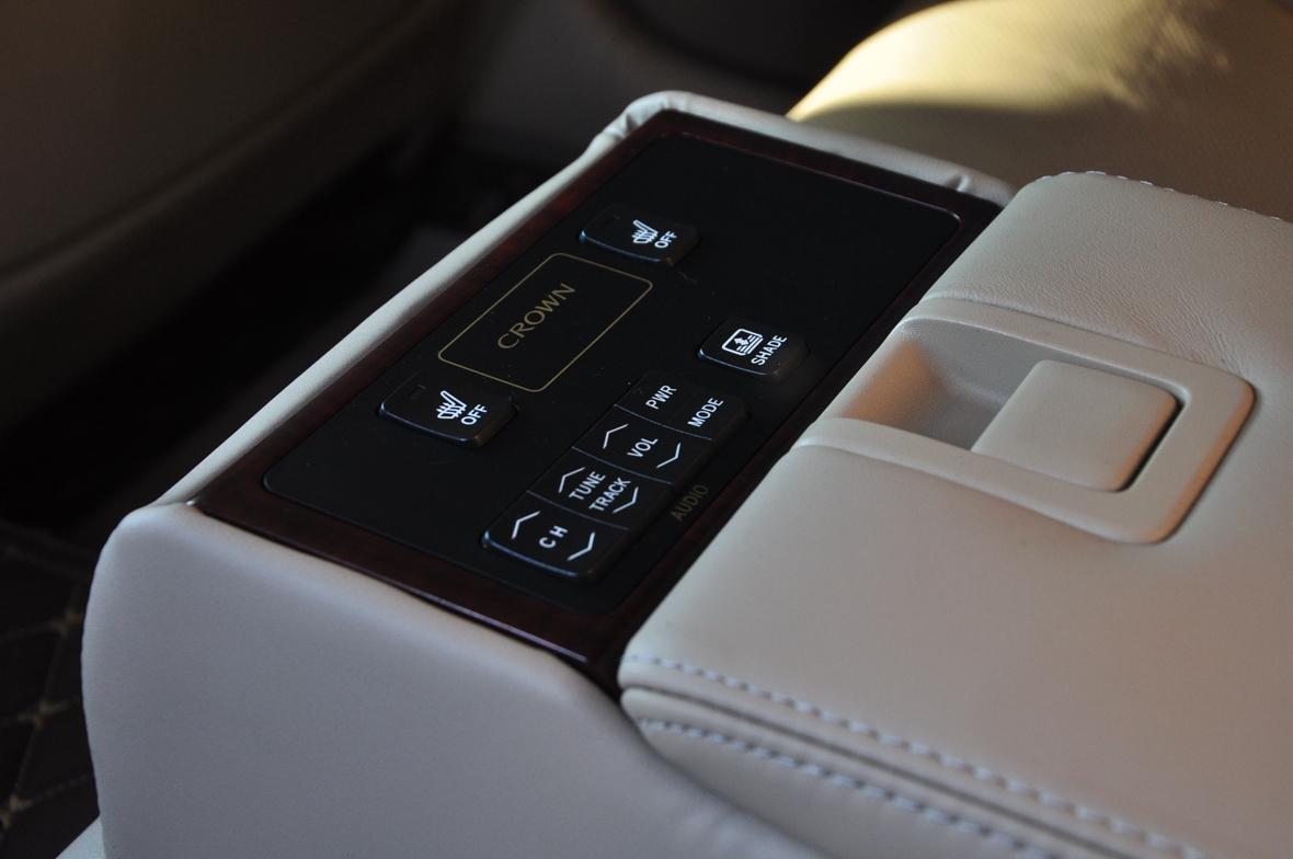 Toyota Crown 2012 thumb 5