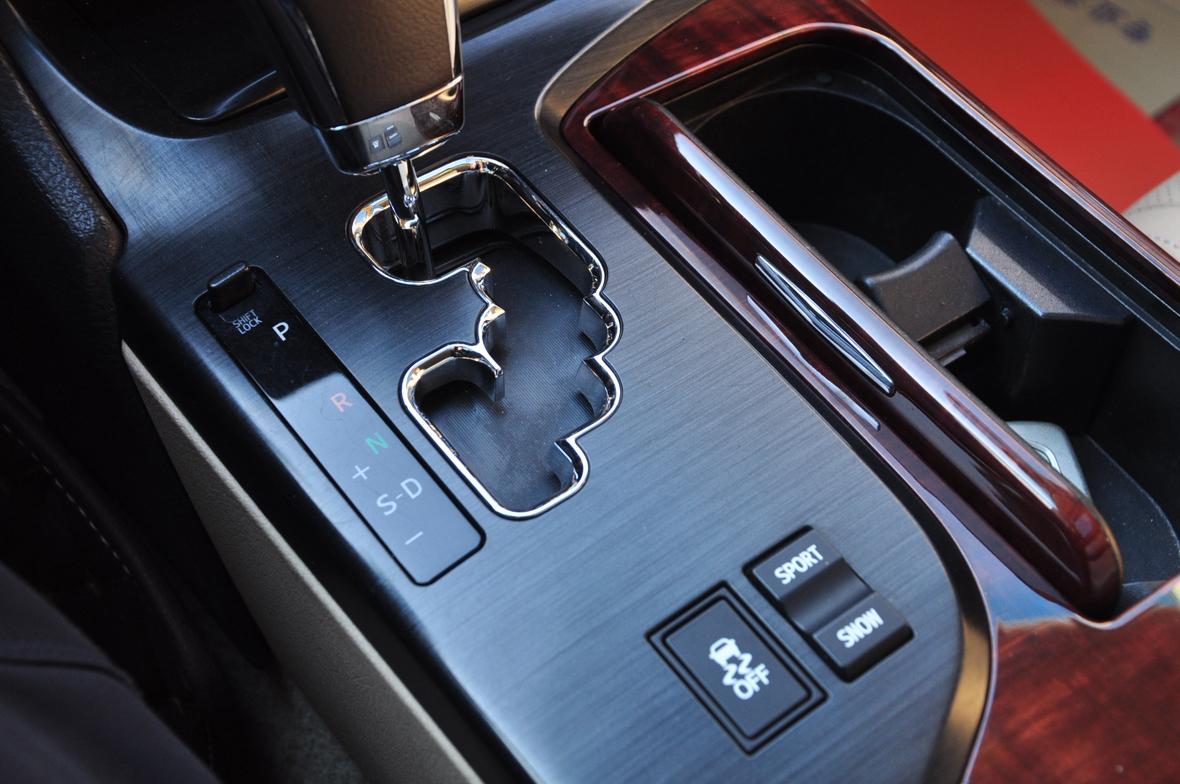 Toyota Crown 2012 thumb 11