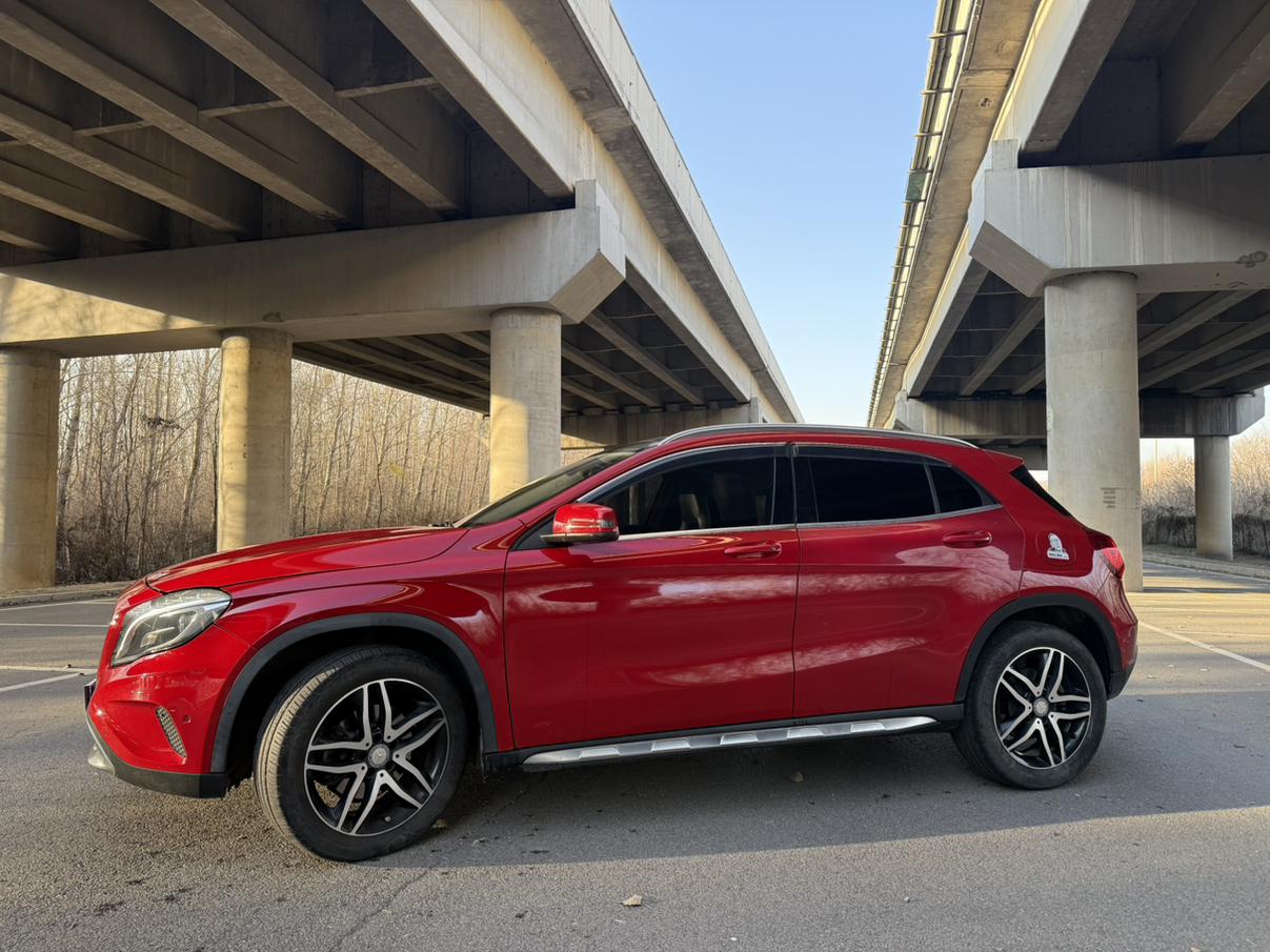 Mercedes-Benz GLA 2015 thumb 2