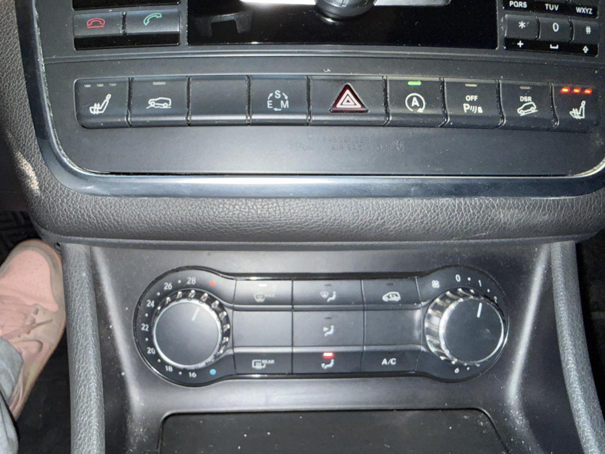Mercedes-Benz GLA 2015 thumb 8