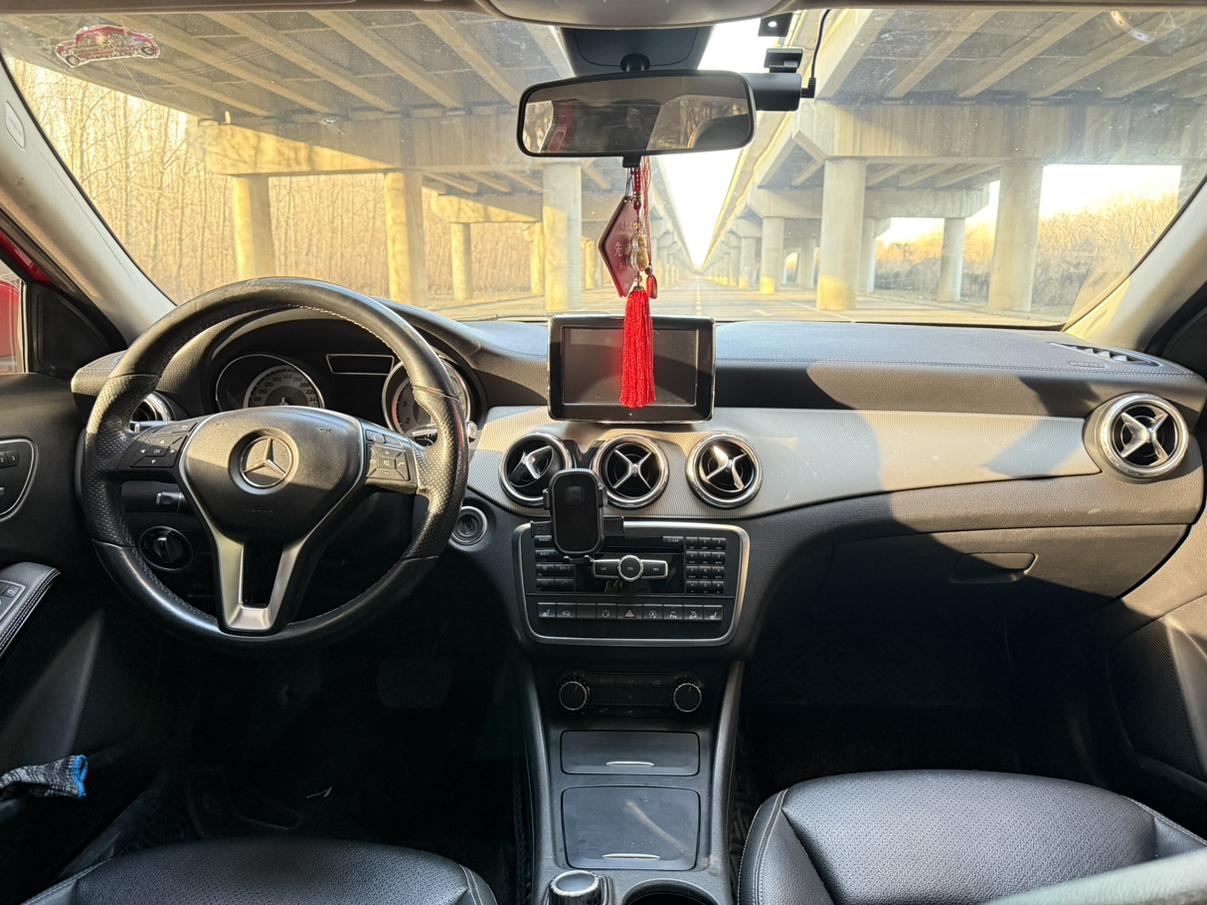 Mercedes-Benz GLA 2015 thumb 9
