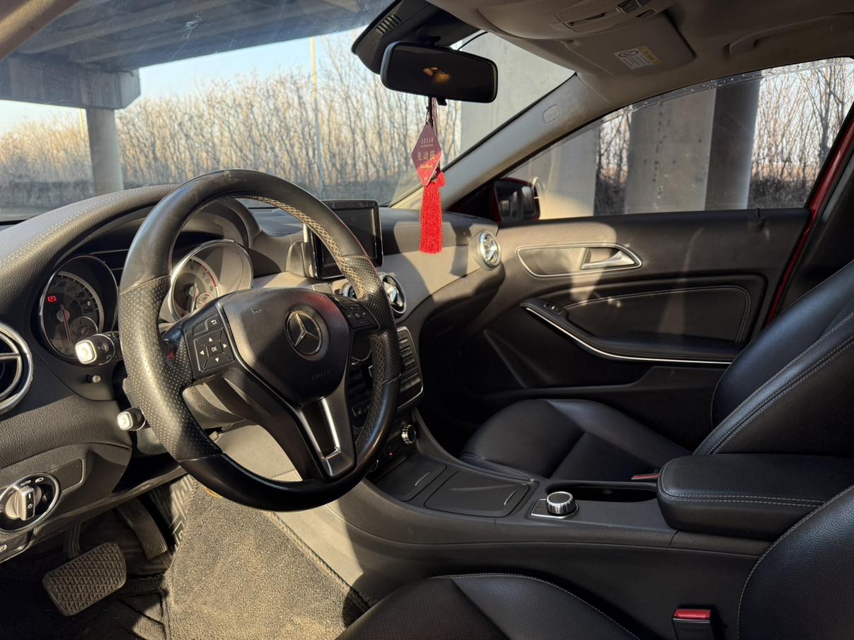 Mercedes-Benz GLA 2015 thumb 10