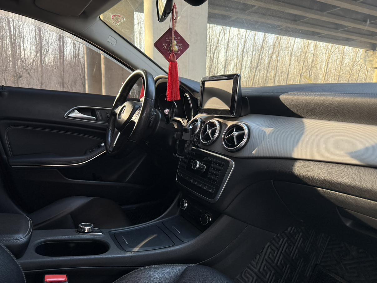 Mercedes-Benz GLA 2015 thumb 11