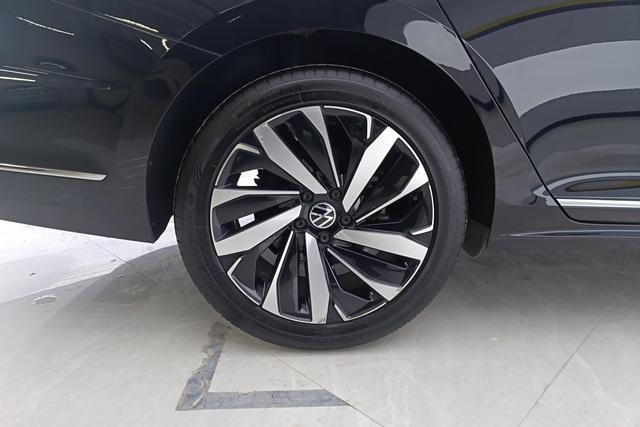 Volkswagen Passat 2023 thumb 2