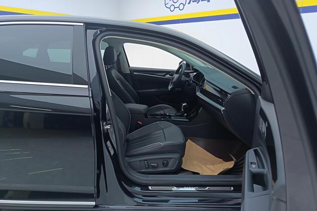 Volkswagen Passat 2023 thumb 3