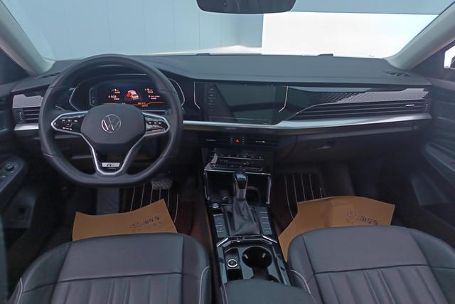 Volkswagen Passat 2023 thumb 11