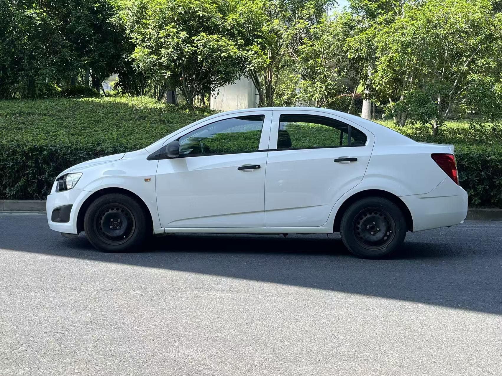 Chevrolet Aveo 2014 thumb 2