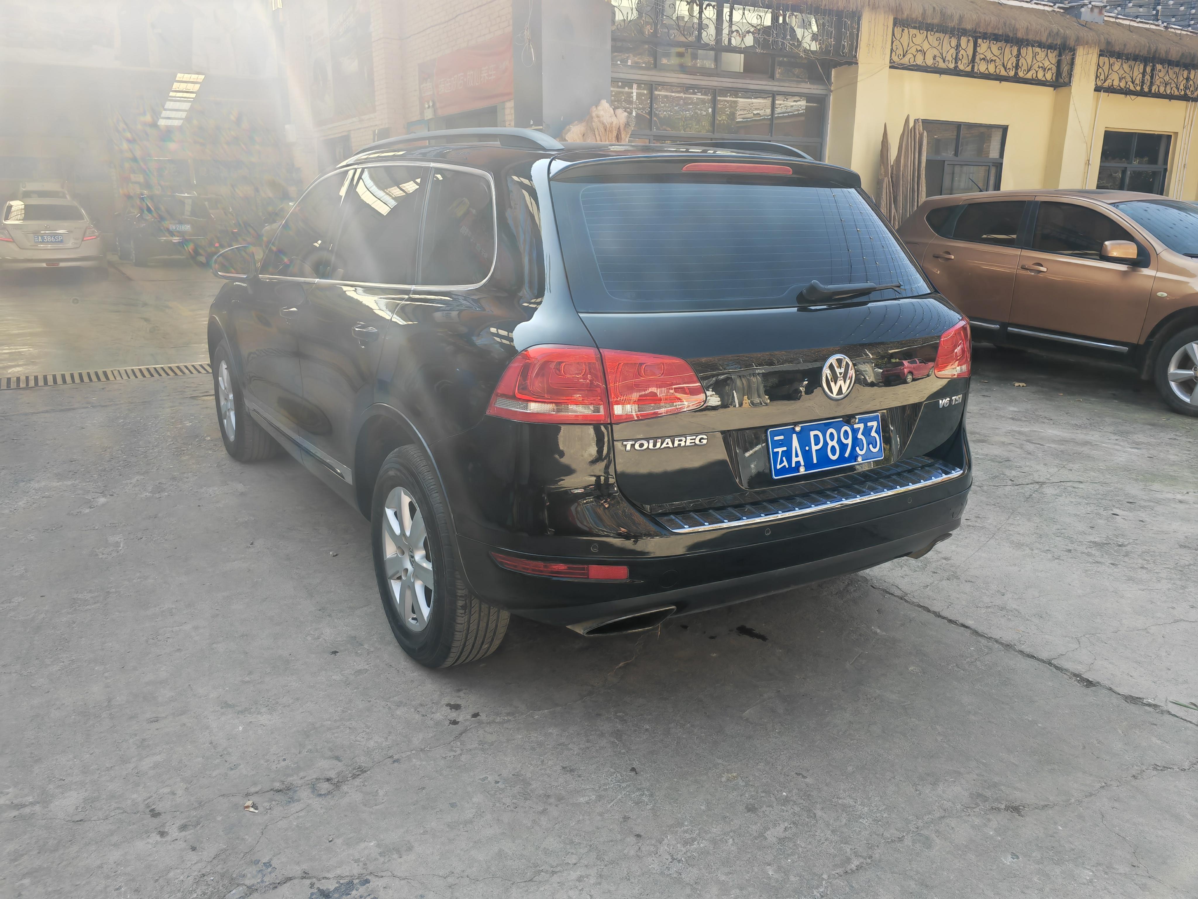 Volkswagen Touareg 2012 thumb 2