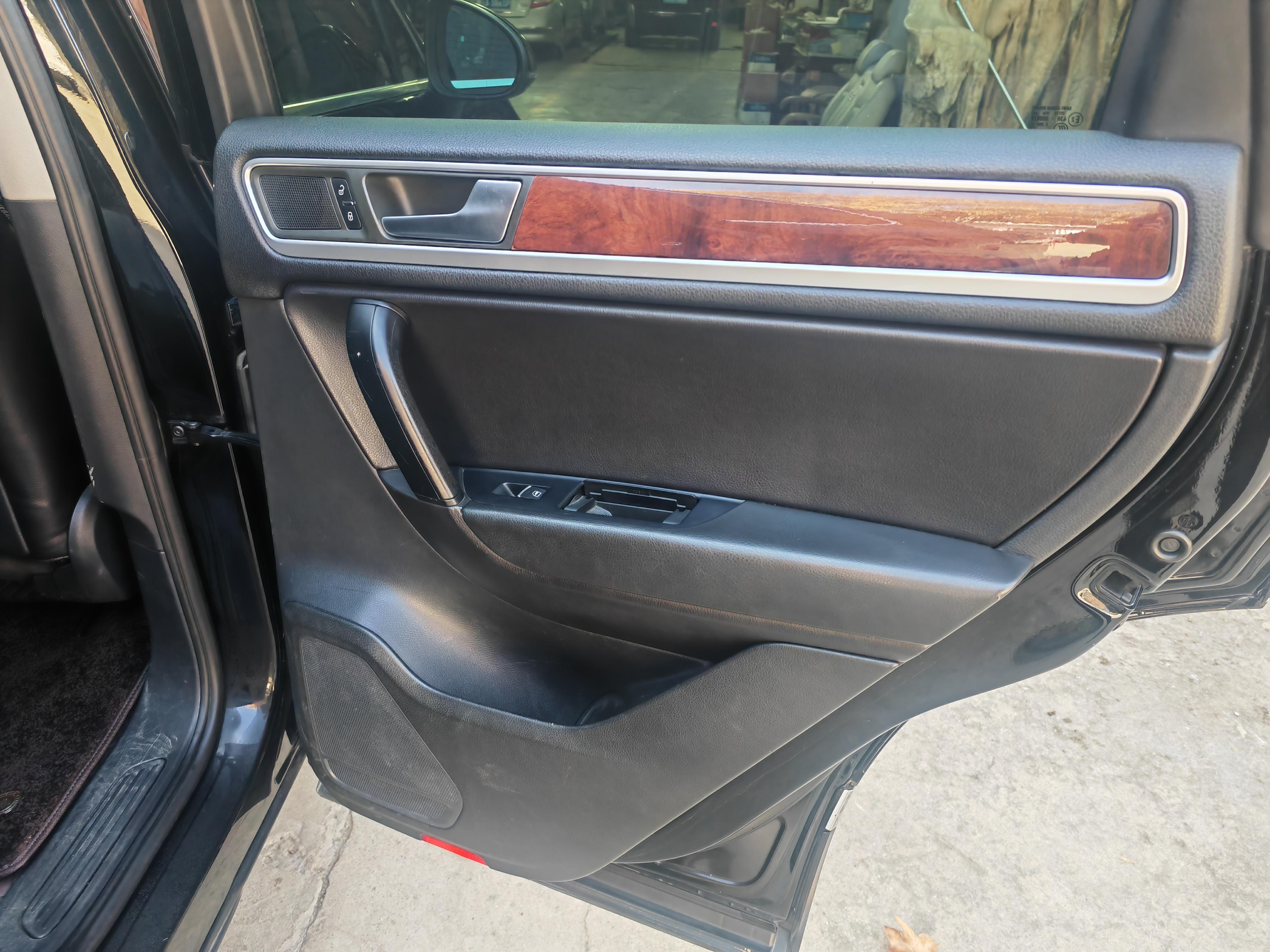 Volkswagen Touareg 2012 thumb 6