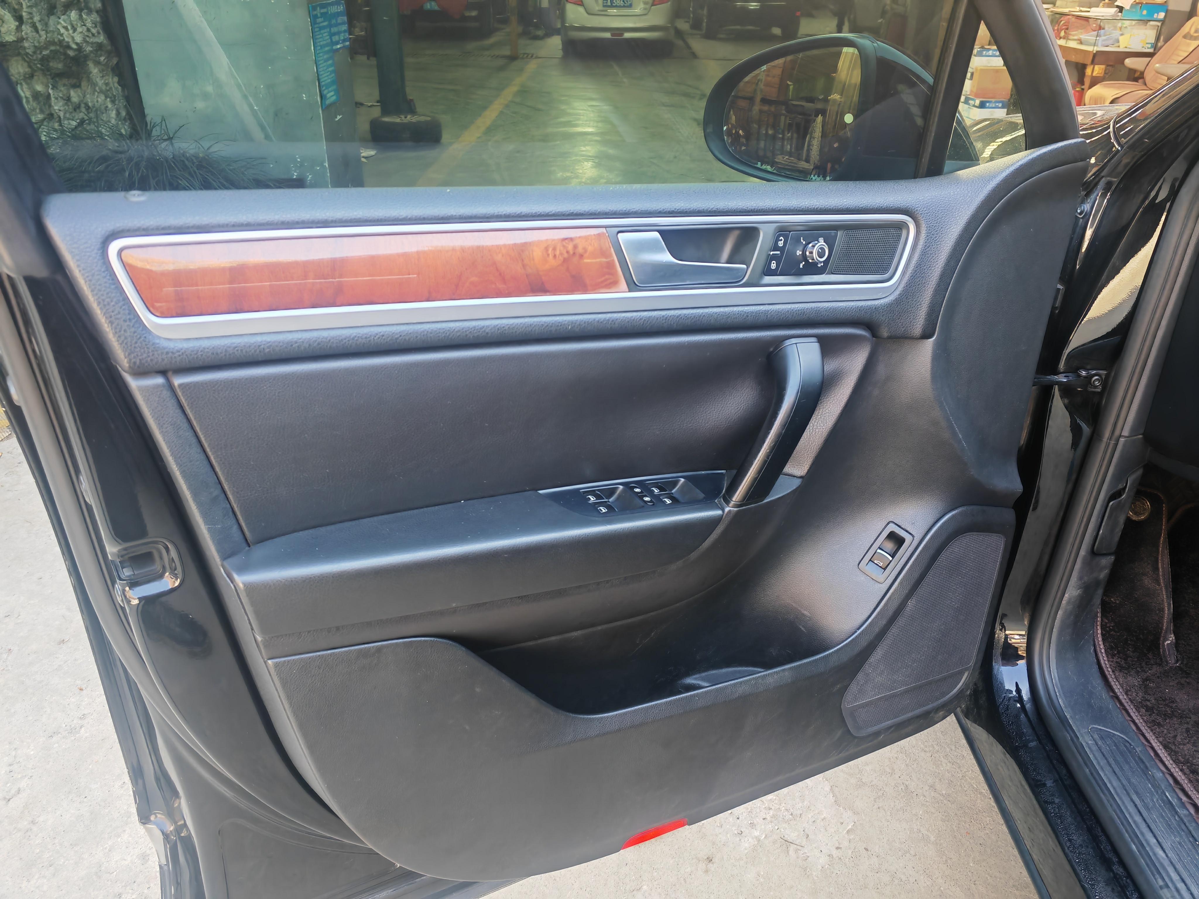 Volkswagen Touareg 2012 thumb 7