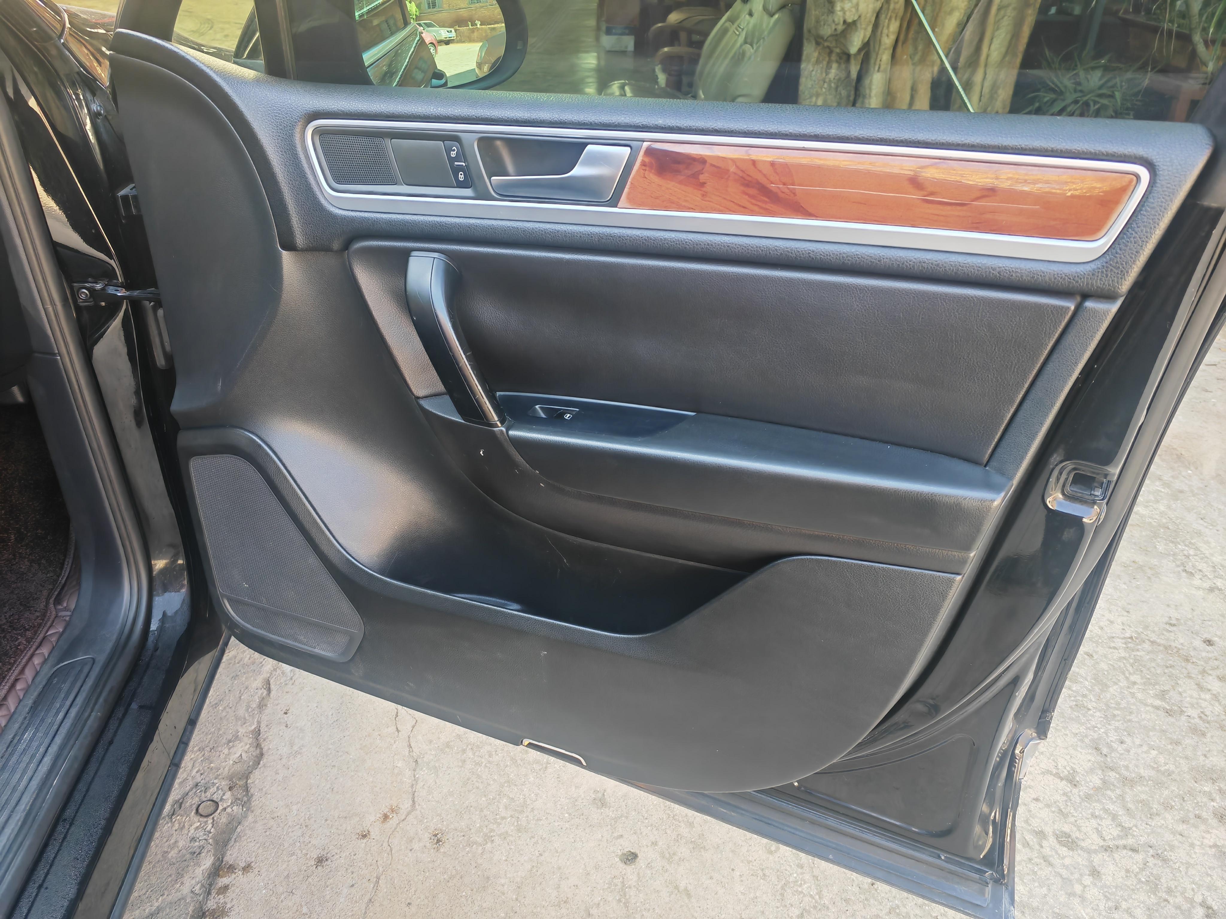 Volkswagen Touareg 2012 thumb 9