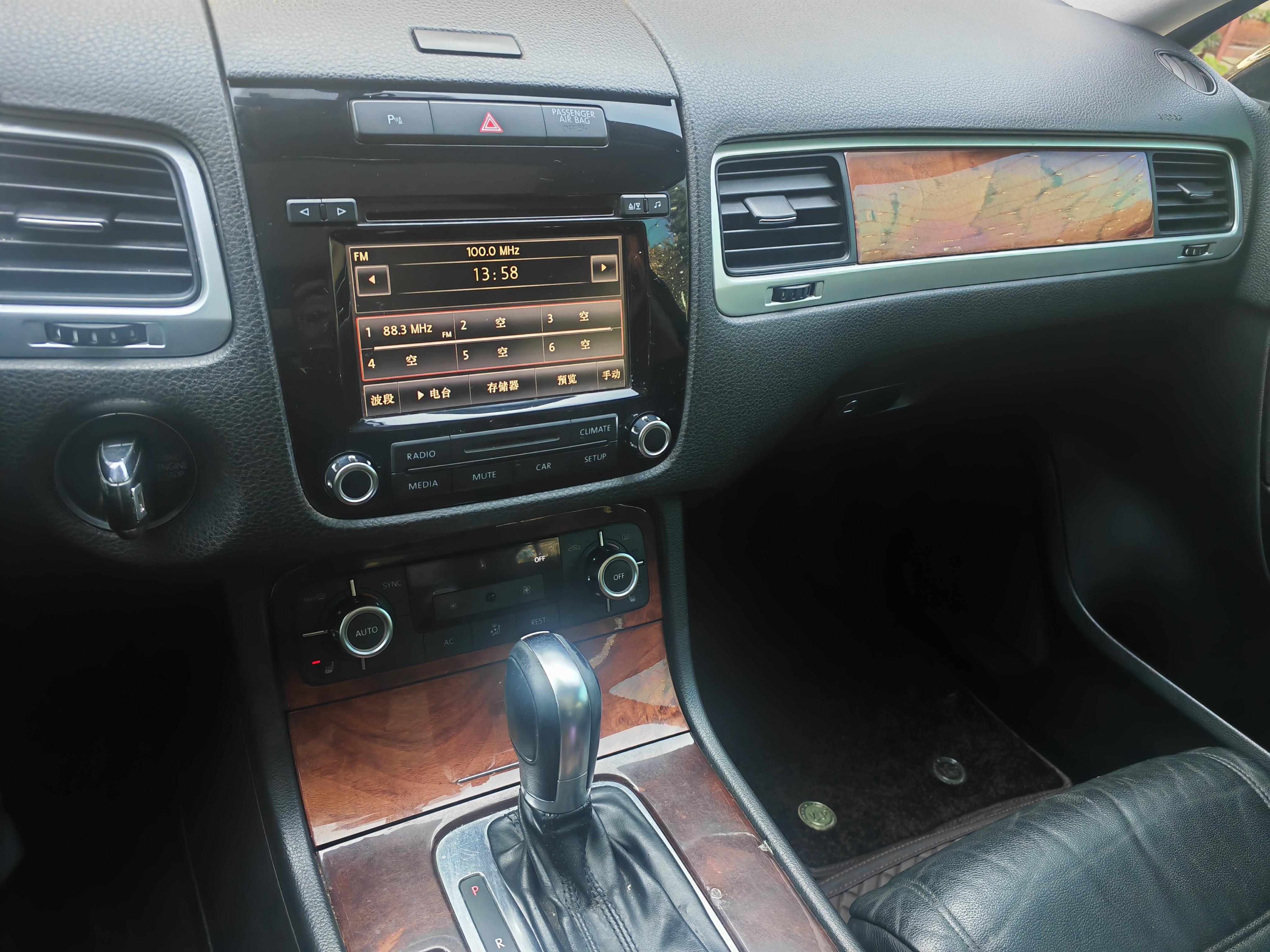 Volkswagen Touareg 2012 thumb 11