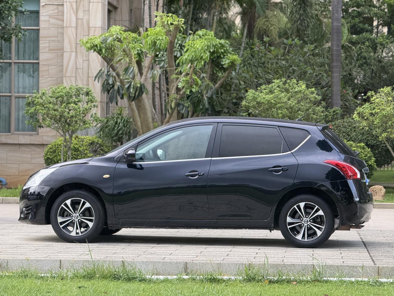 Nissan Tiida 2013 thumb 2