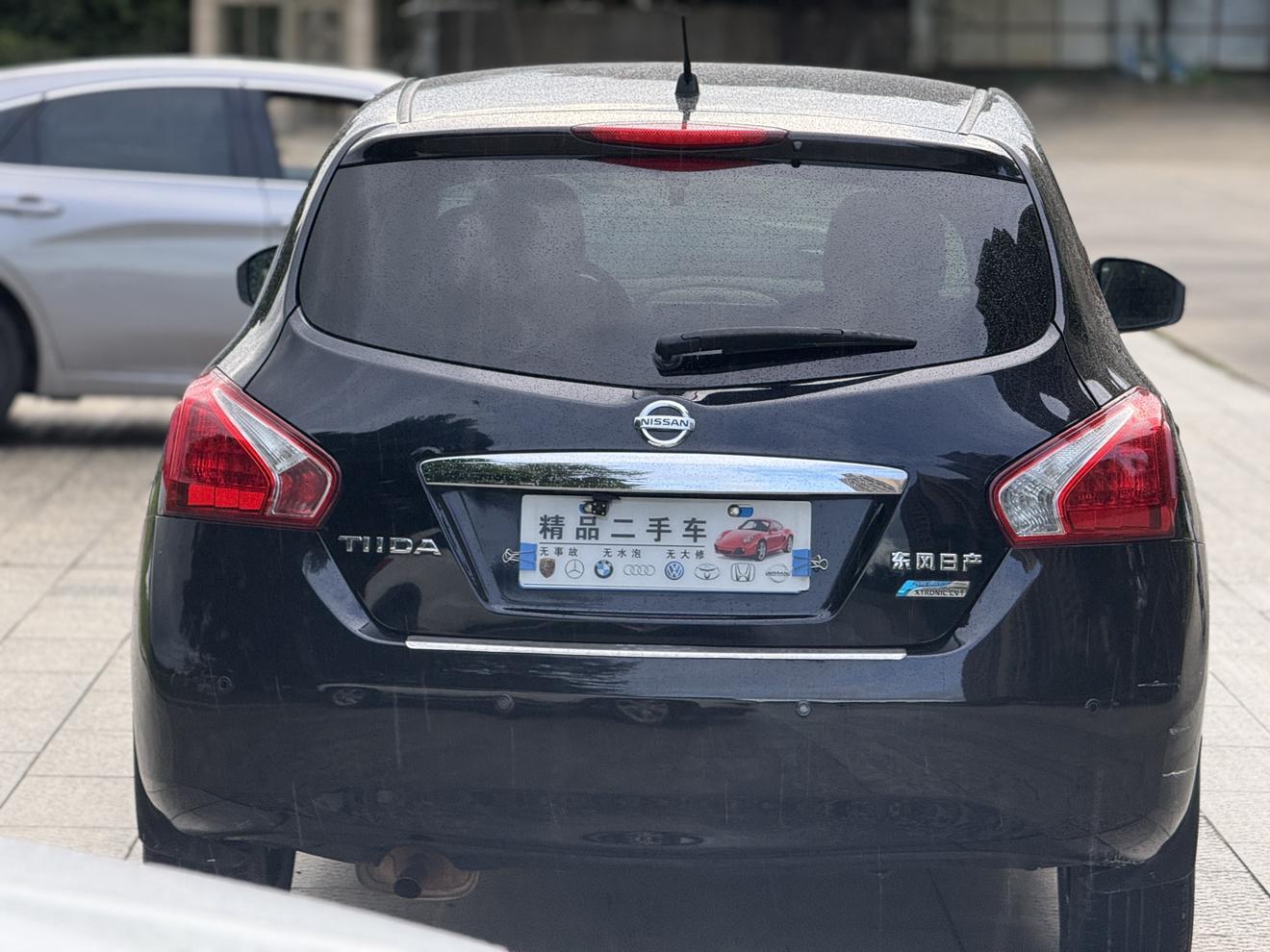 Nissan Tiida 2013 thumb 4