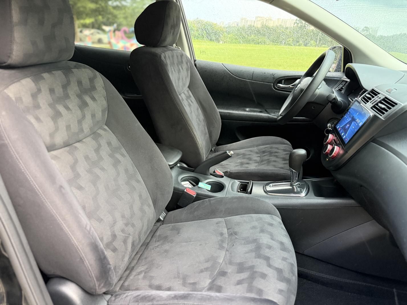 Nissan Tiida 2013 thumb 9