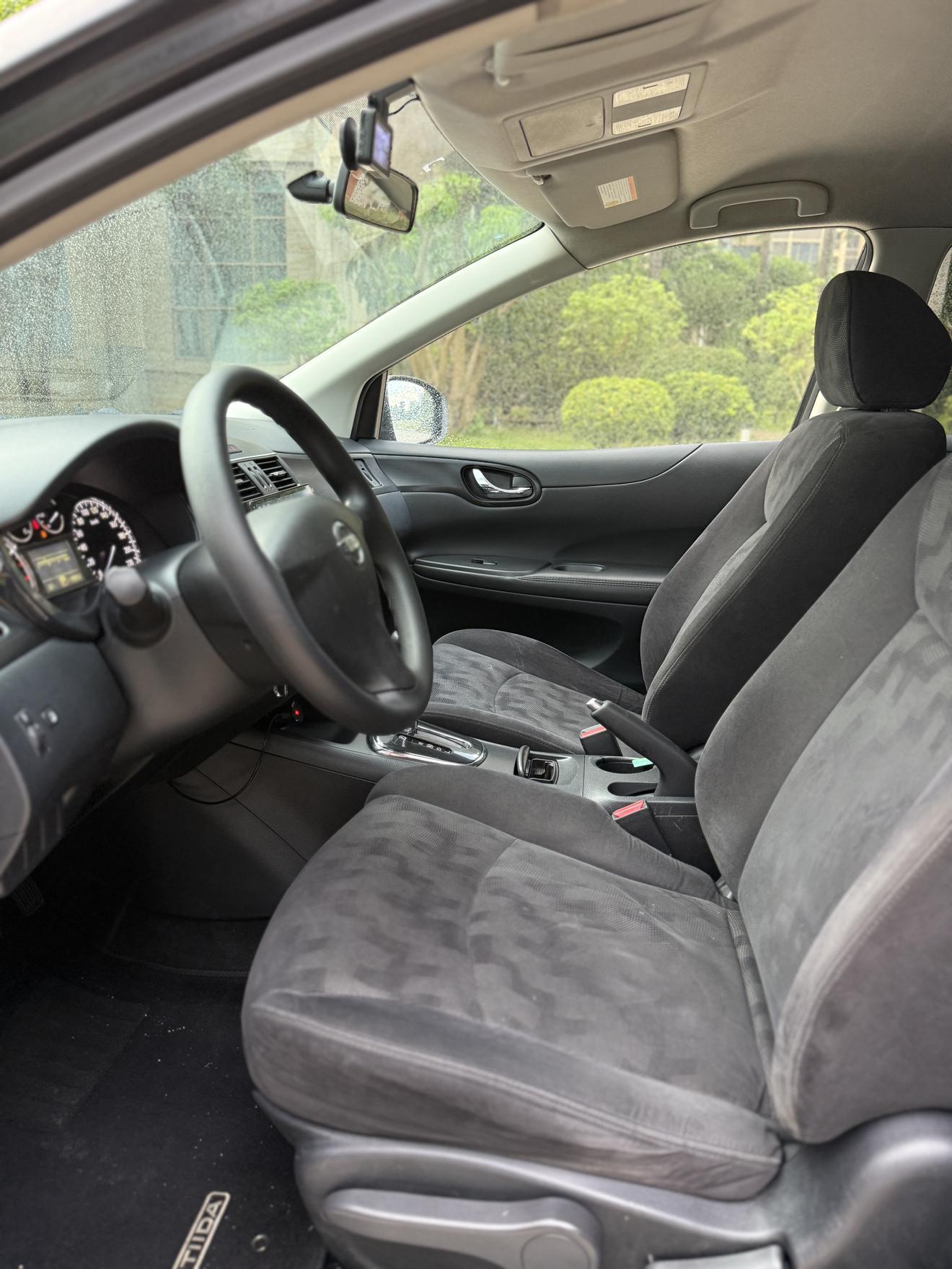 Nissan Tiida 2013 thumb 12