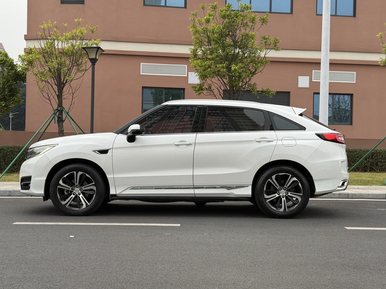 Honda UR-V 2018 thumb 2