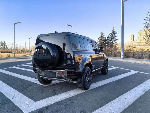 Land Rover Defender 2024 thumb 3