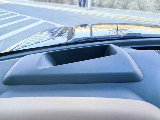 Land Rover Defender 2024 thumb 5