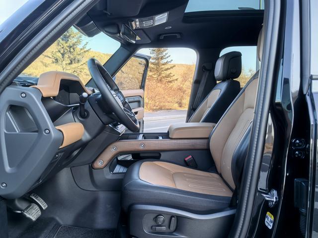 Land Rover Defender 2024 thumb 6