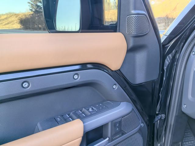 Land Rover Defender 2024 thumb 8