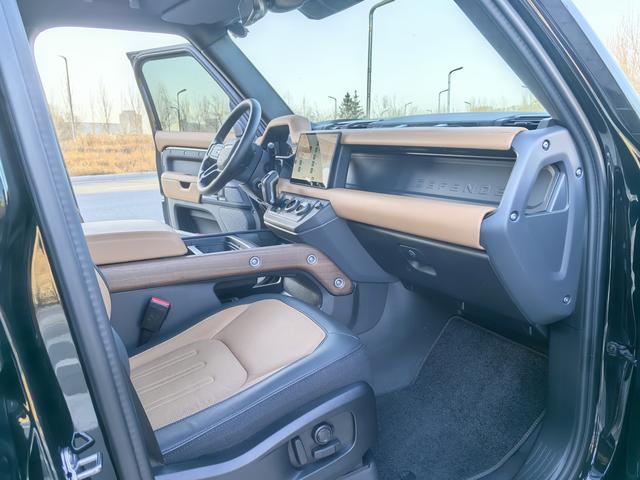 Land Rover Defender 2024 thumb 11