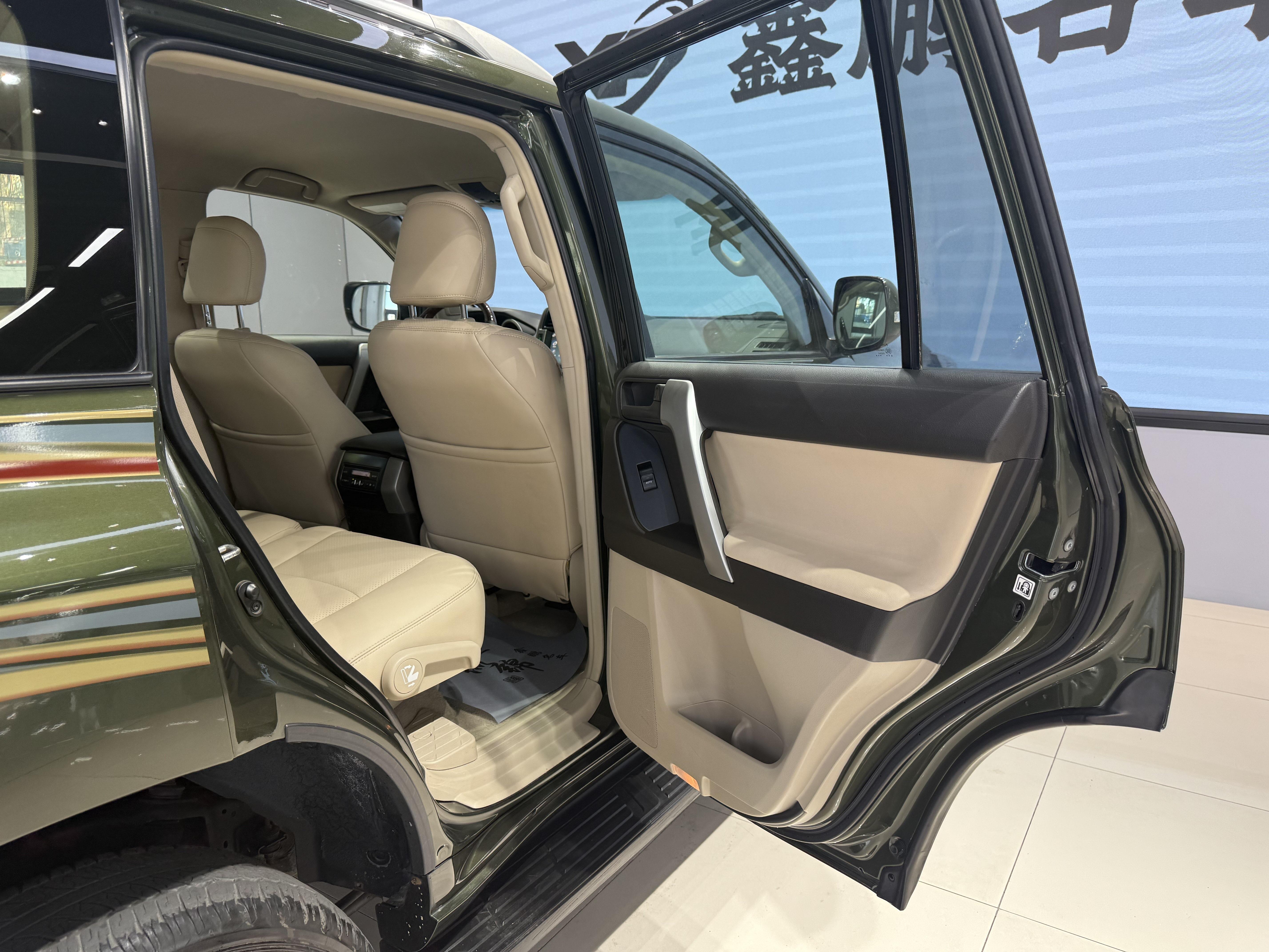 Toyota Land Cruiser Prado 2013 thumb 8