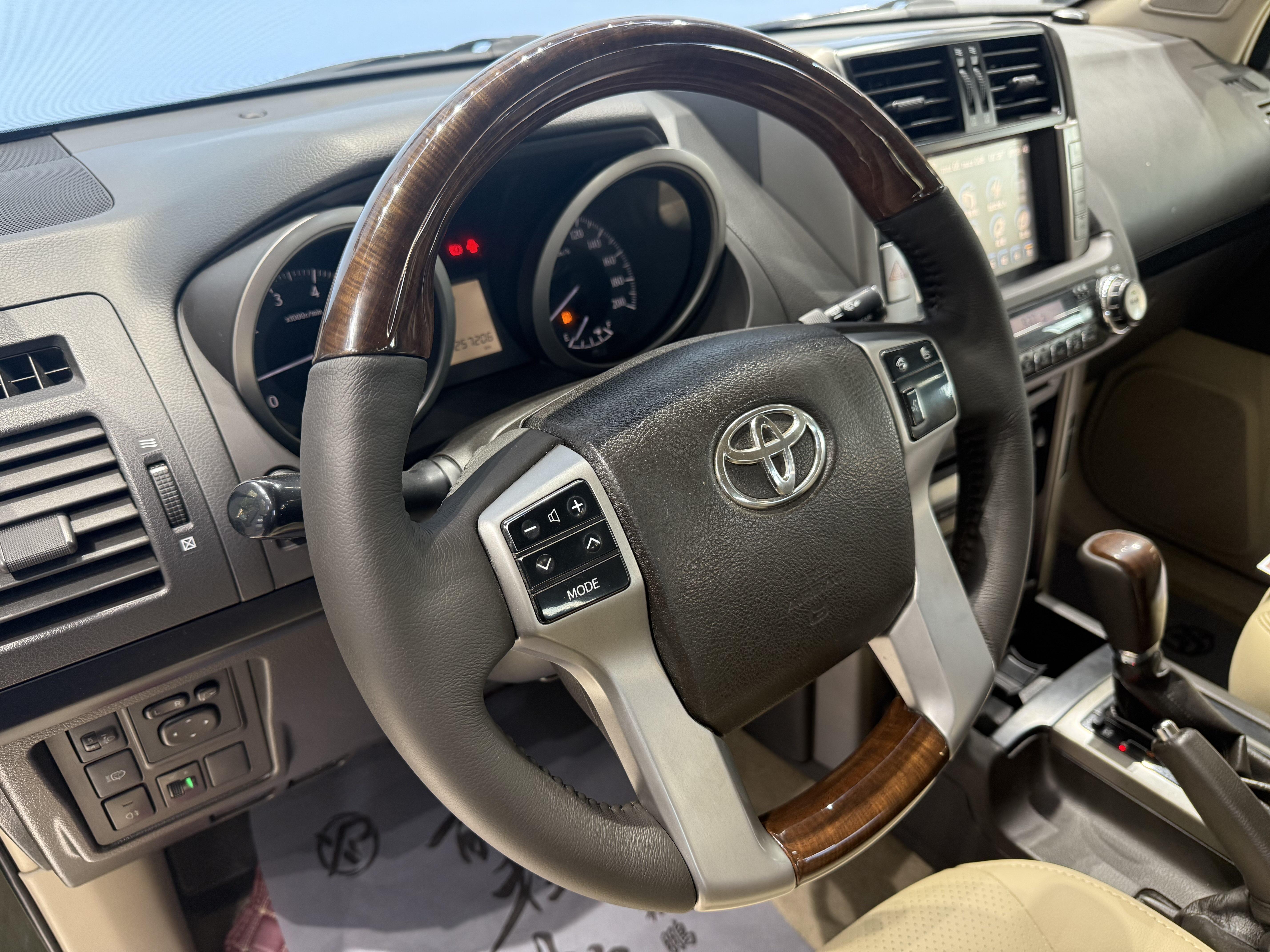 Toyota Land Cruiser Prado 2013 thumb 9