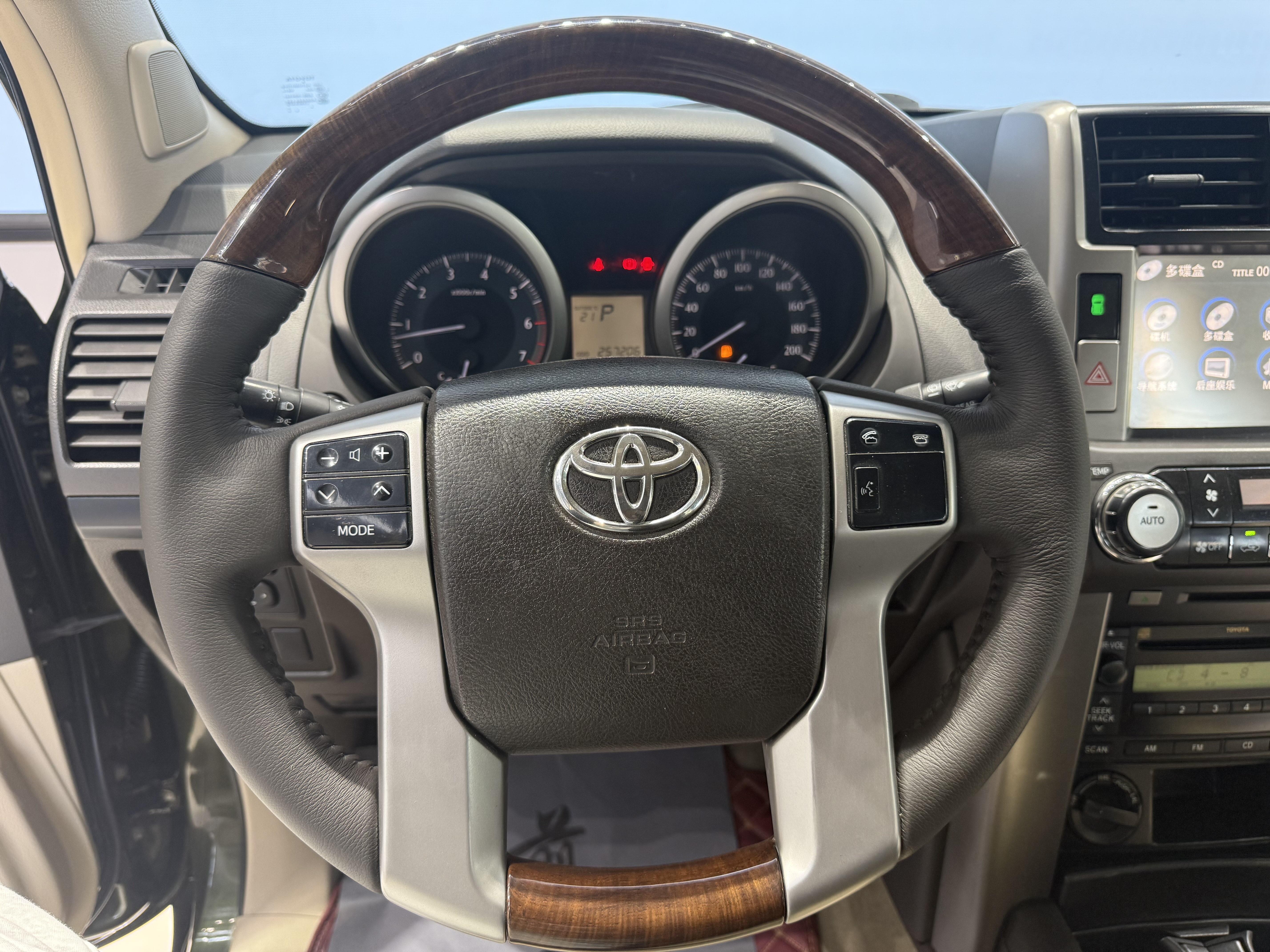 Toyota Land Cruiser Prado 2013 thumb 10