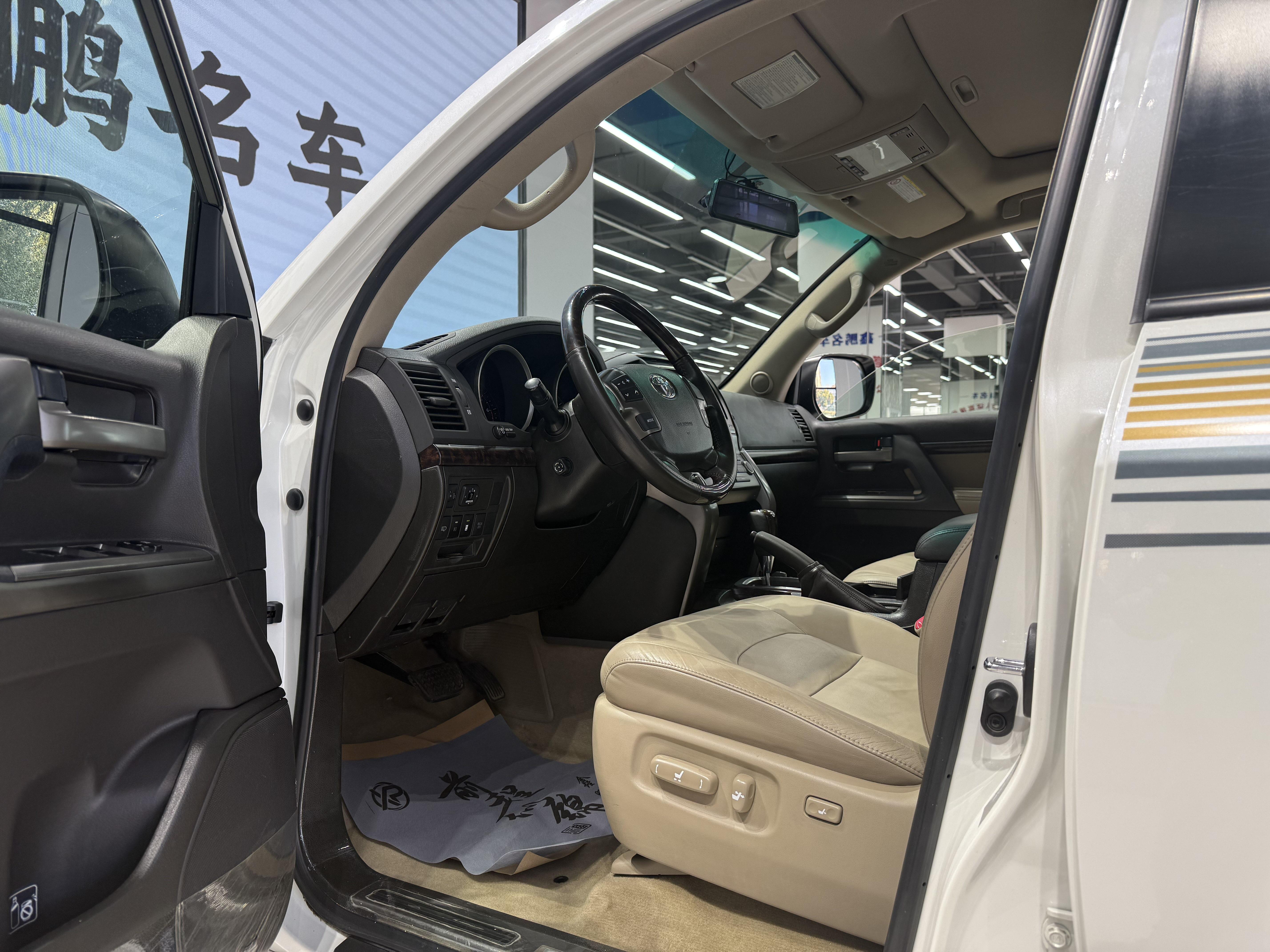 Toyota Land Cruiser 2011 thumb 8