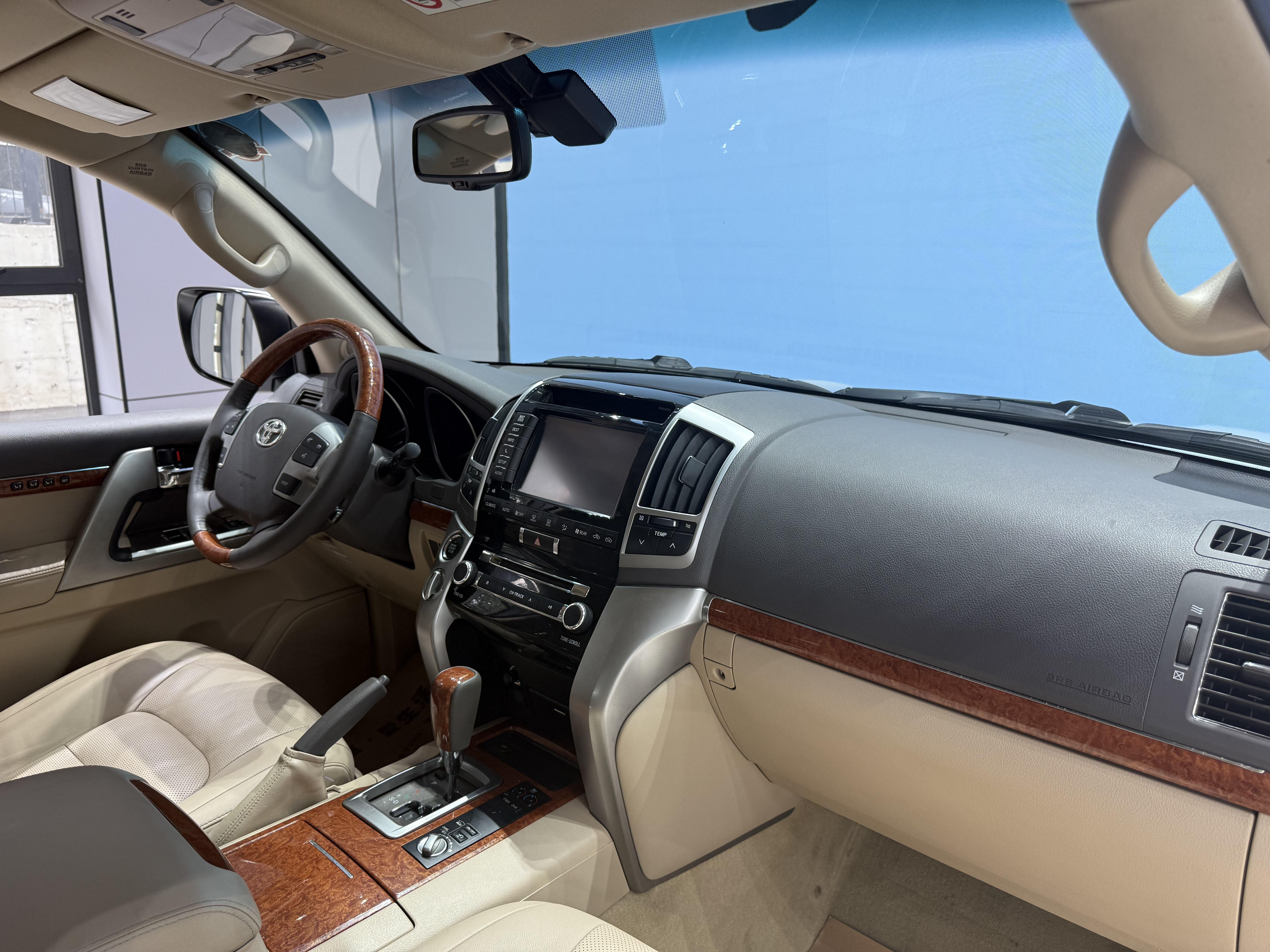Toyota Land Cruiser 2018 thumb 8
