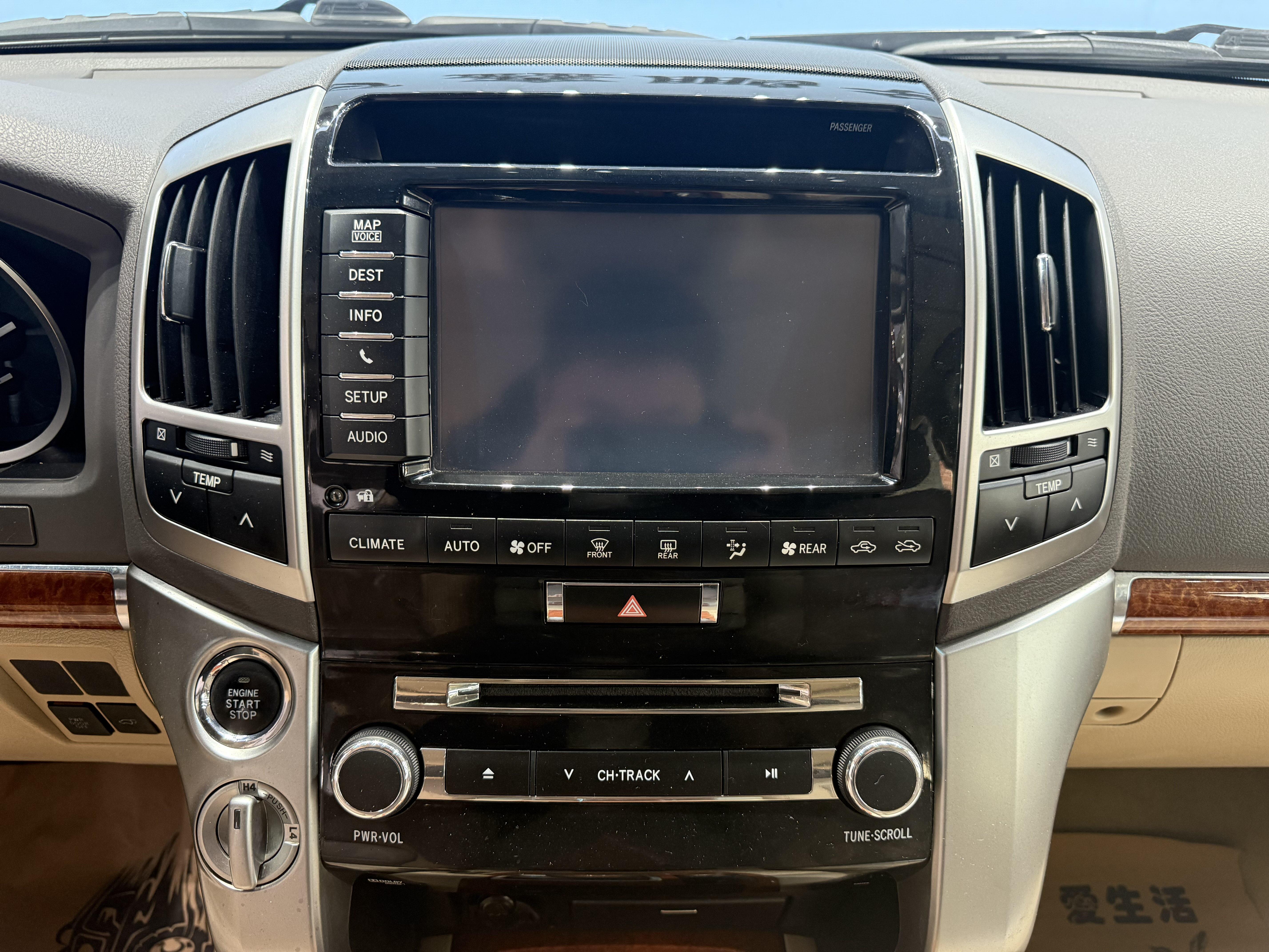 Toyota Land Cruiser 2018 thumb 9