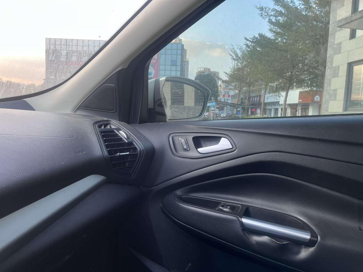 Ford Kuga 2016 thumb 5