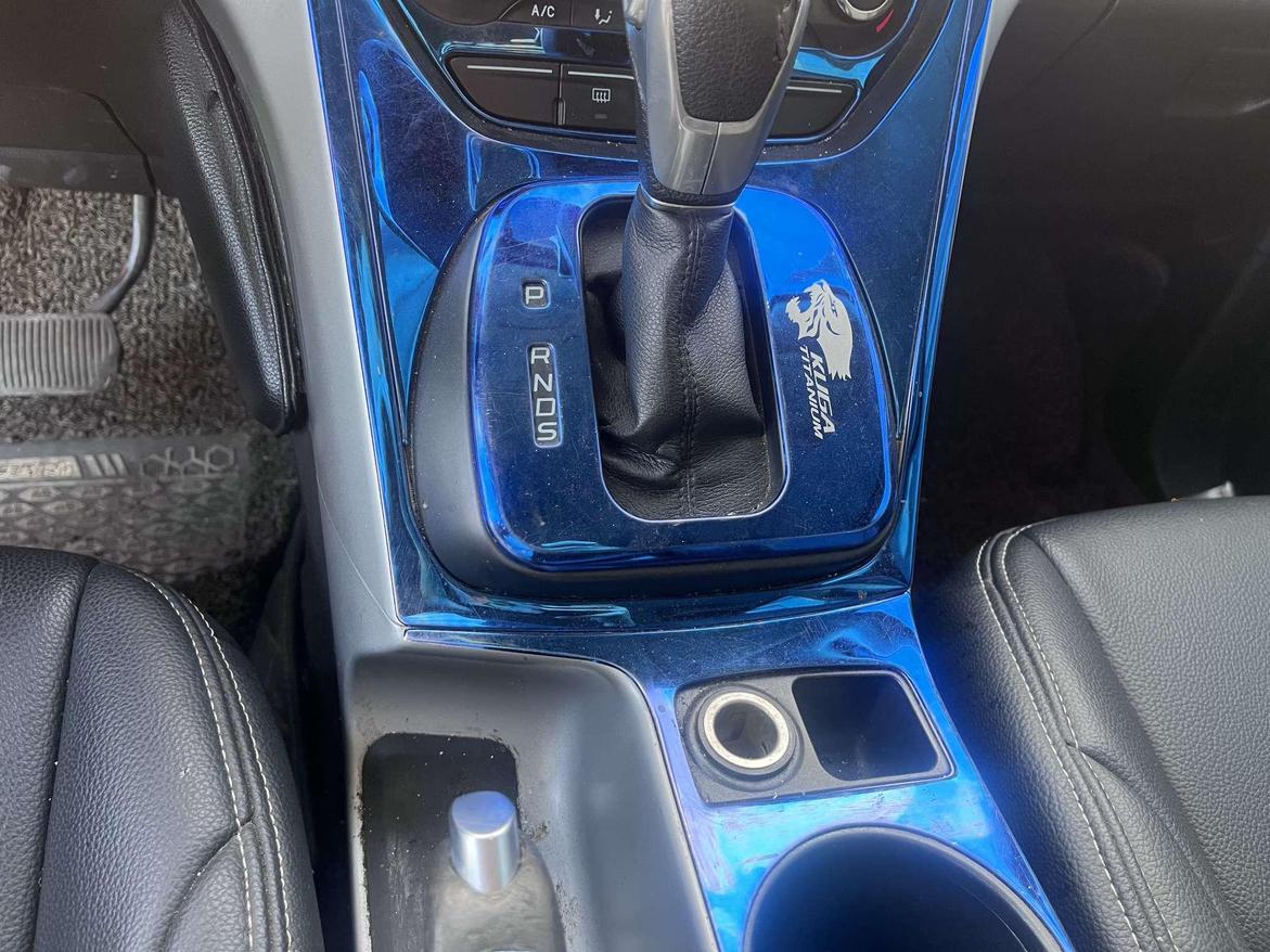 Ford Kuga 2016 thumb 8