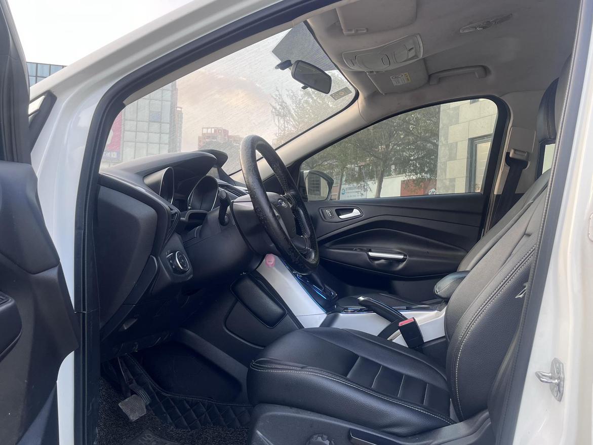 Ford Kuga 2016 thumb 9