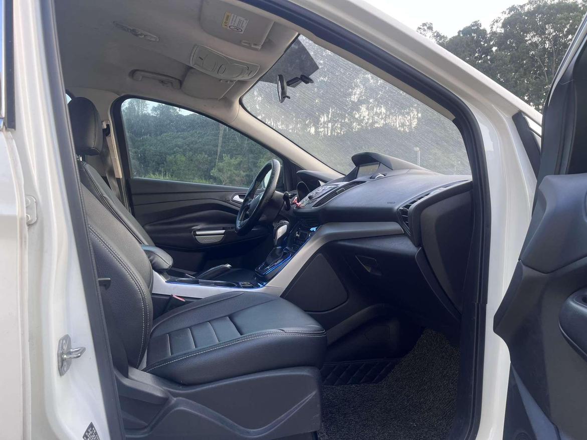 Ford Kuga 2016 thumb 10