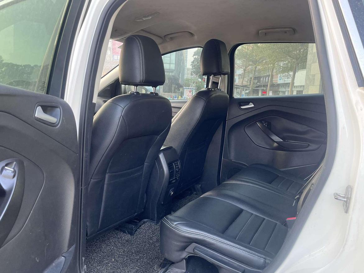 Ford Kuga 2016 thumb 11