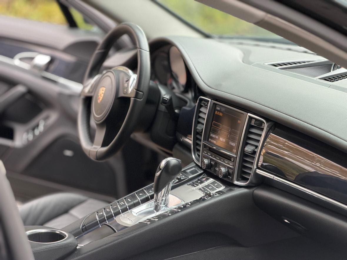 Porsche Panamera 2012 thumb 6