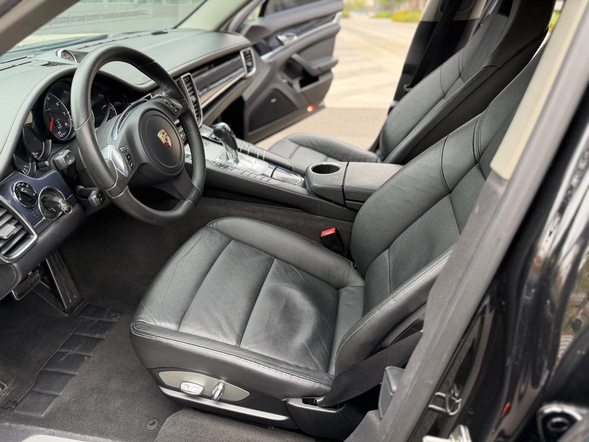 Porsche Panamera 2012 thumb 8
