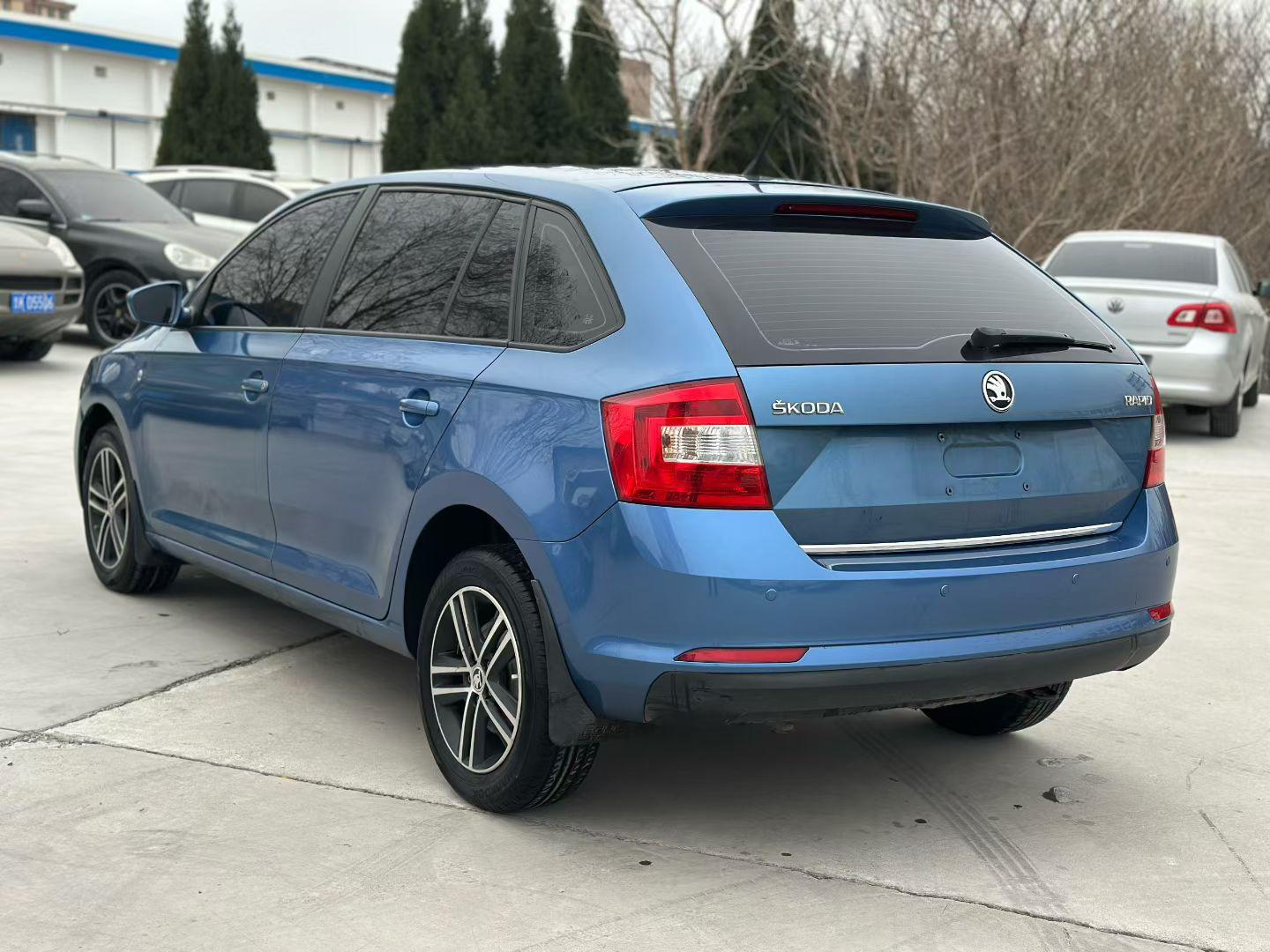 Skoda Scala 2017 thumb 10