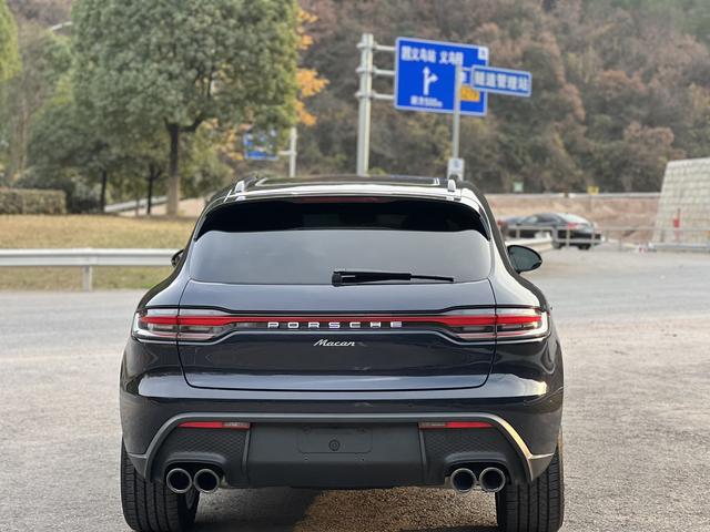 Porsche Macan 2023 thumb 2