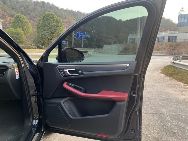 Porsche Macan 2023 thumb 8
