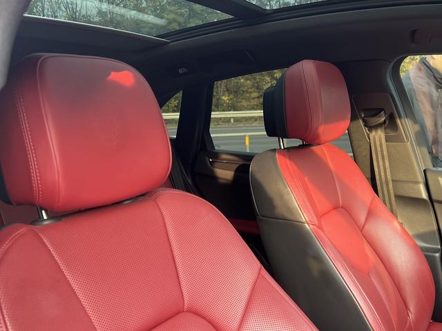 Porsche Macan 2023 thumb 9