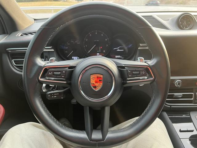 Porsche Macan 2023 thumb 11